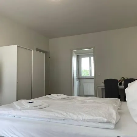 Practical Nearby - Cross 6 Apartamento Zúrich
